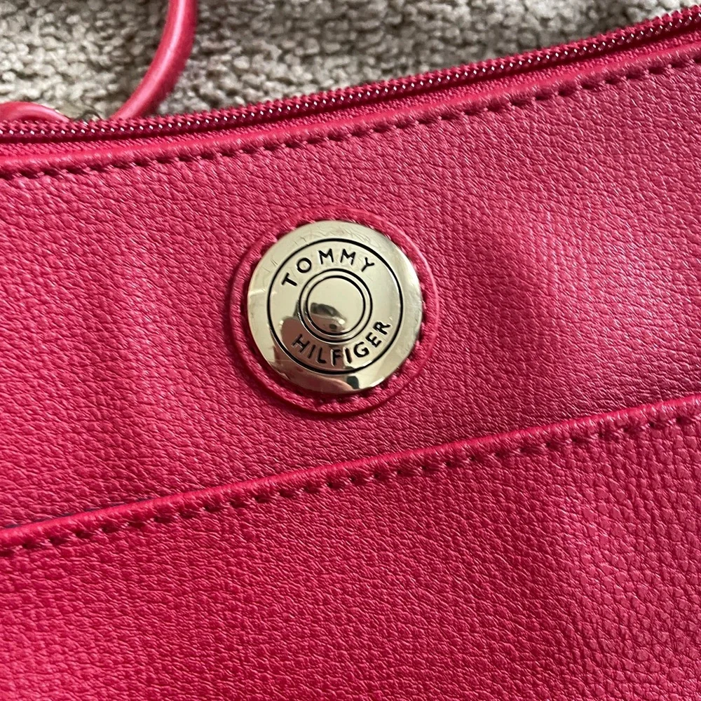DONATED Red Tommy Hilfiger Purse - Picture 2 of 7